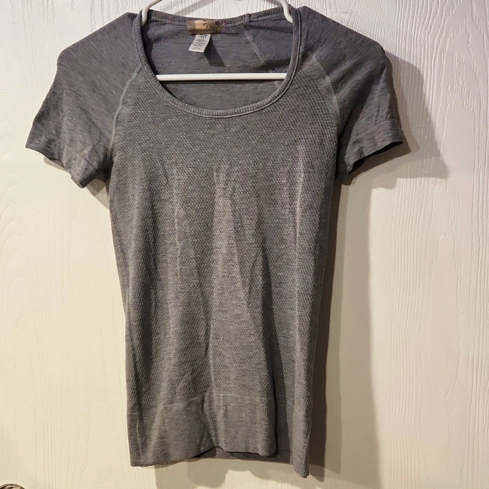 Cute fitted gray small athleta top